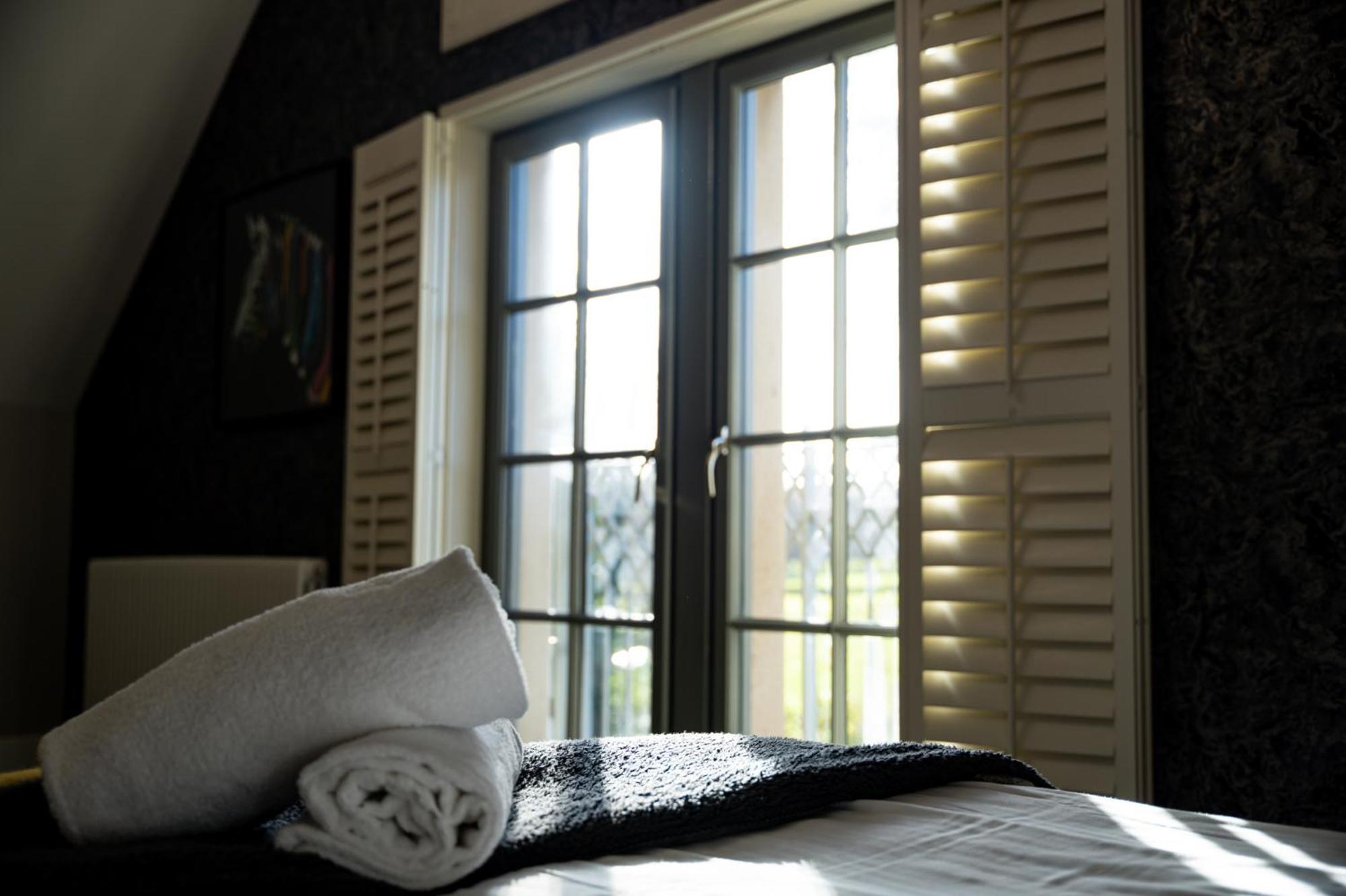 Escape Ordinary At Lough Erne Golf Village Enniskillen Exterior foto