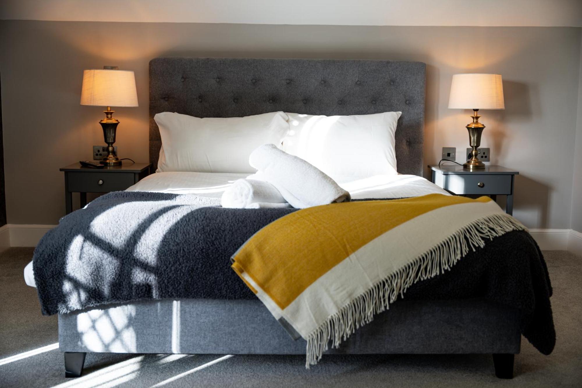 Escape Ordinary At Lough Erne Golf Village Enniskillen Exterior foto