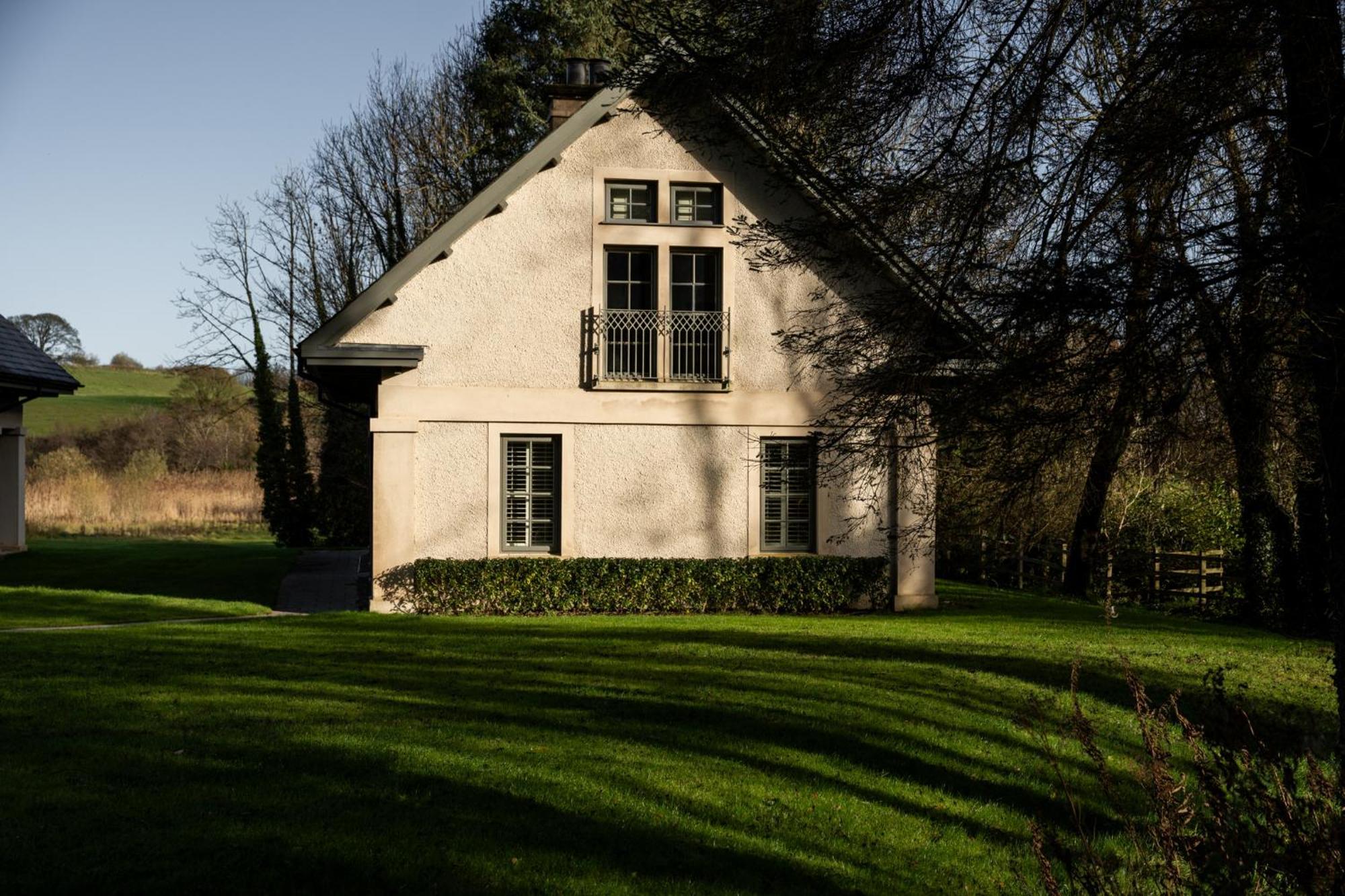 Escape Ordinary At Lough Erne Golf Village Enniskillen Exterior foto
