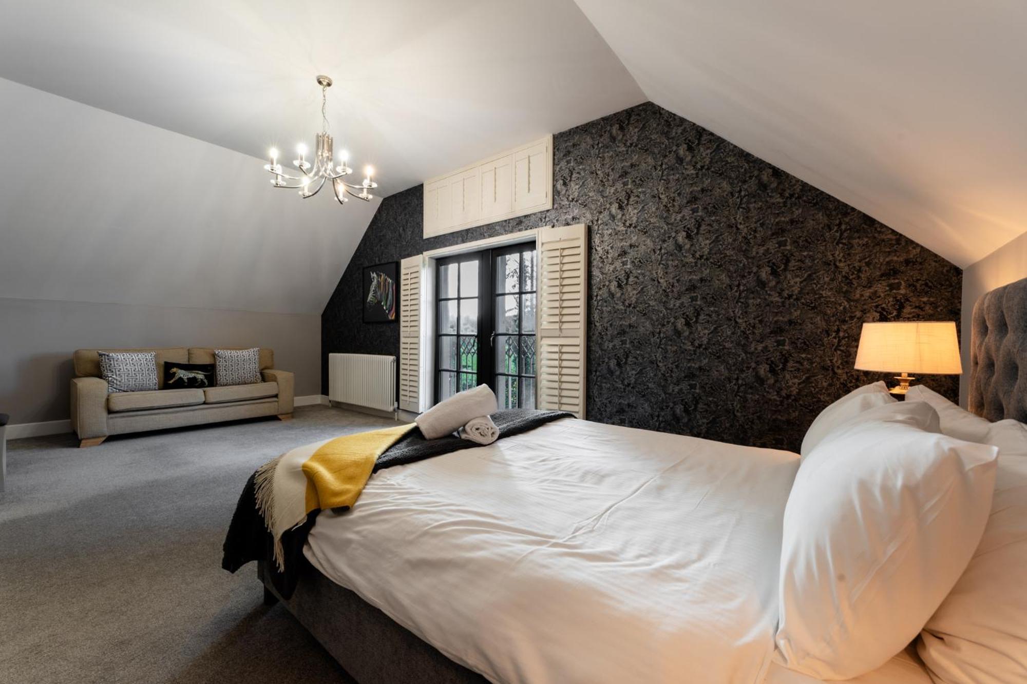 Escape Ordinary At Lough Erne Golf Village Enniskillen Exterior foto
