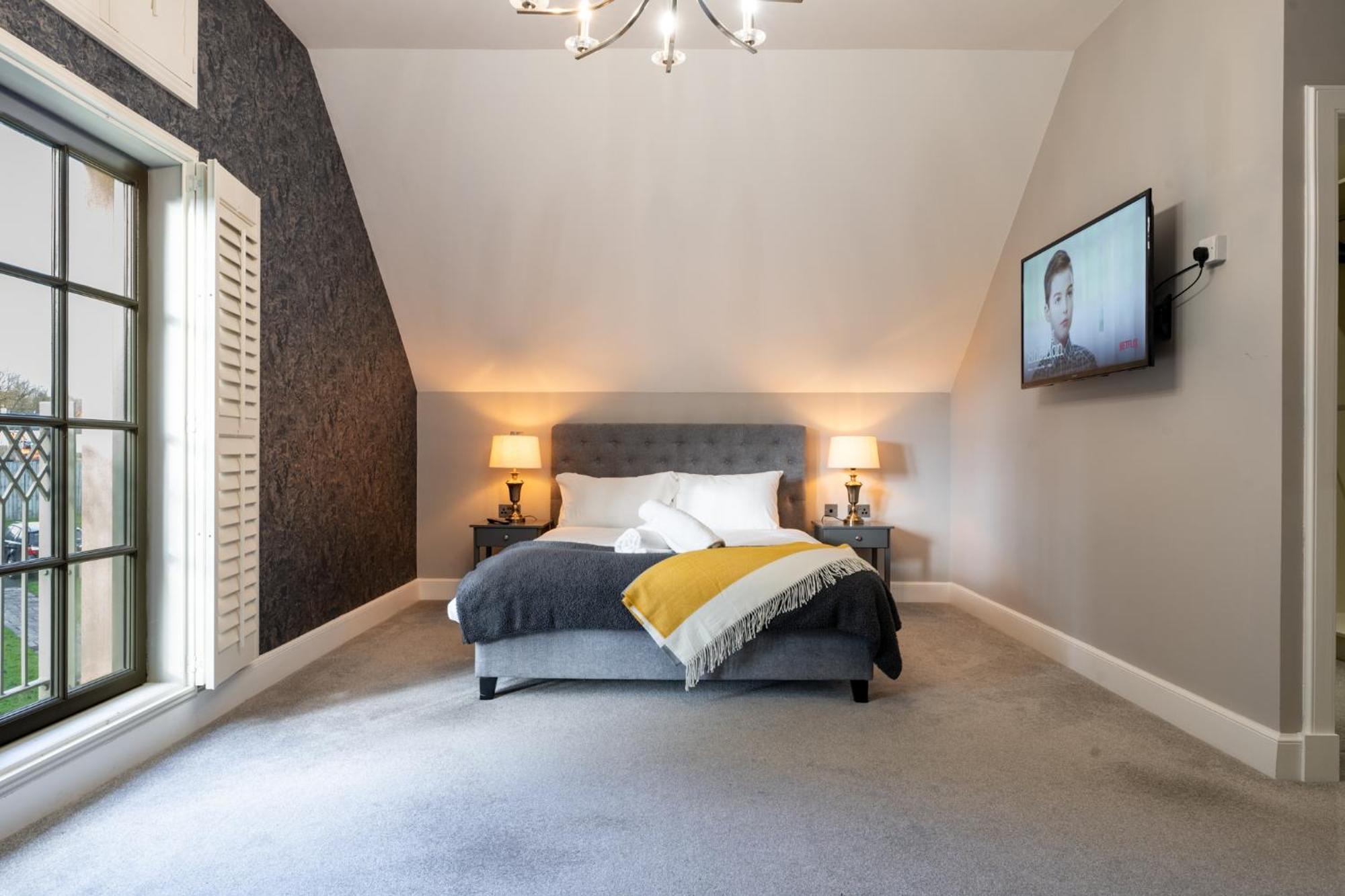 Escape Ordinary At Lough Erne Golf Village Enniskillen Exterior foto