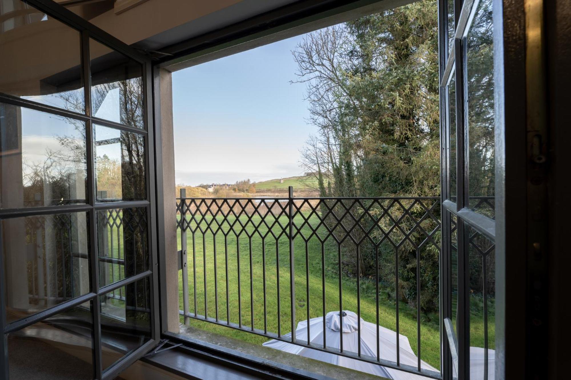 Escape Ordinary At Lough Erne Golf Village Enniskillen Exterior foto