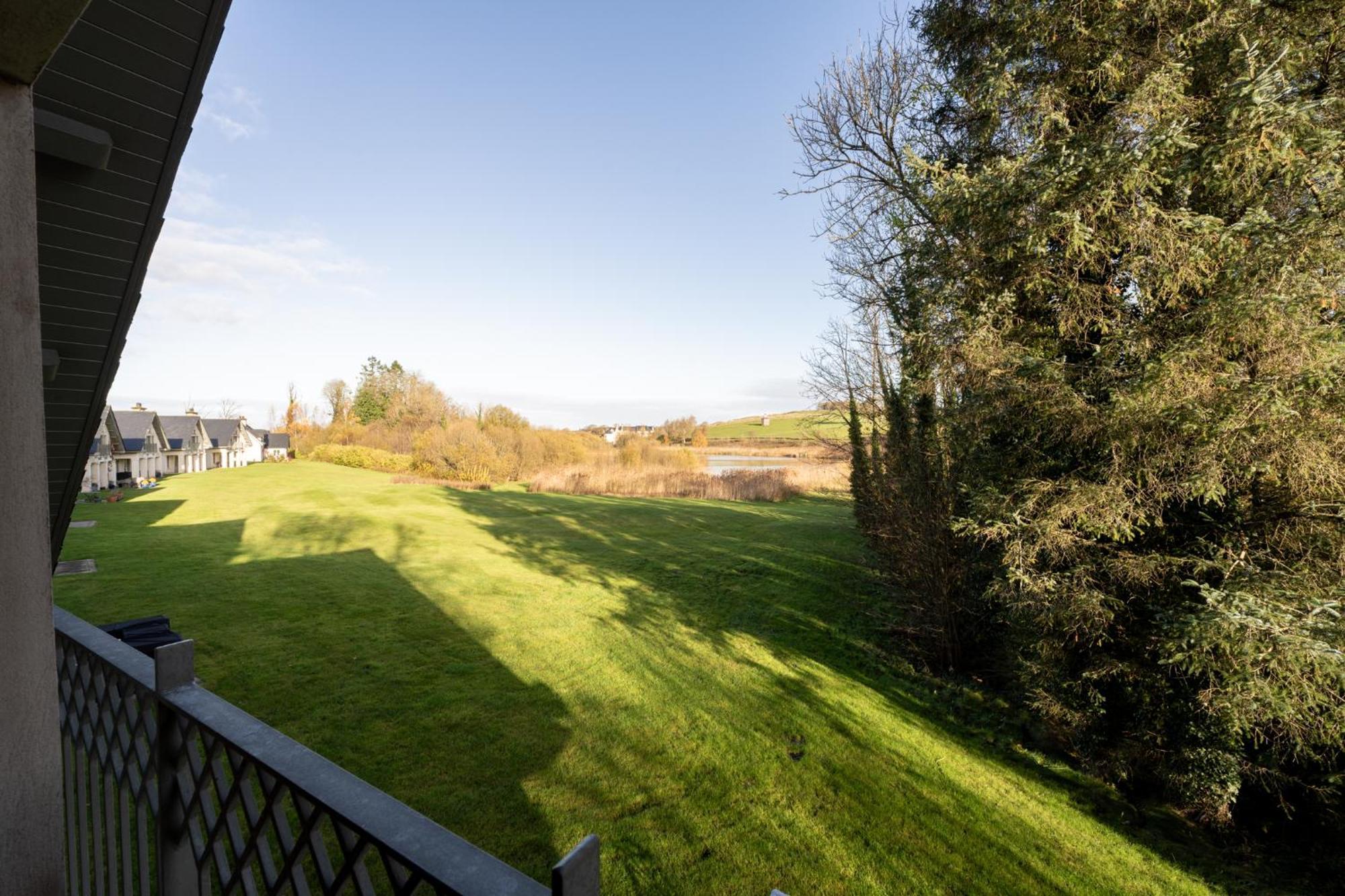 Escape Ordinary At Lough Erne Golf Village Enniskillen Exterior foto