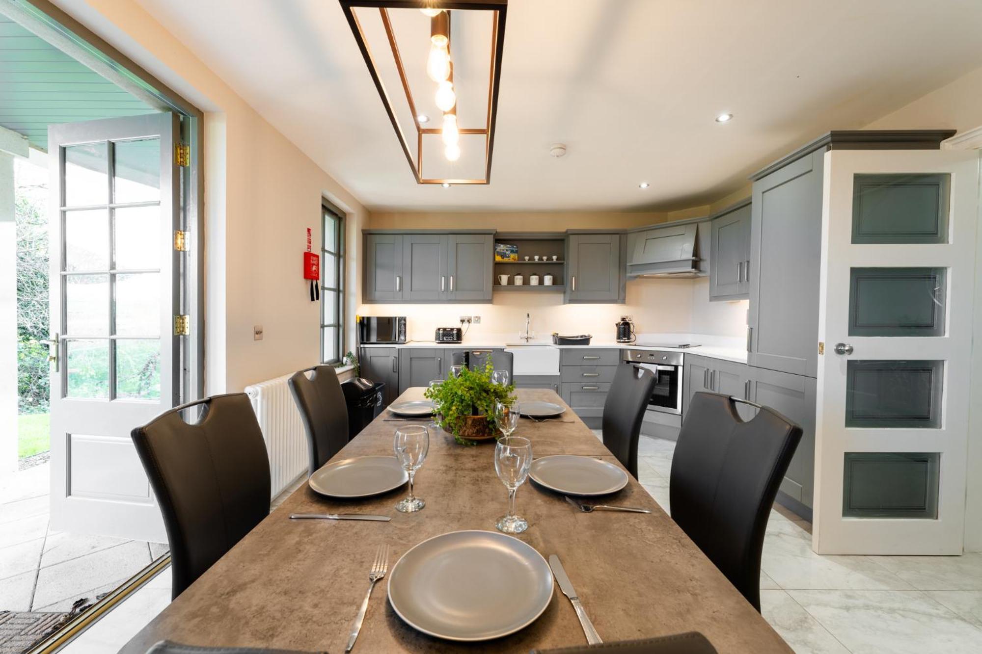 Escape Ordinary At Lough Erne Golf Village Enniskillen Exterior foto
