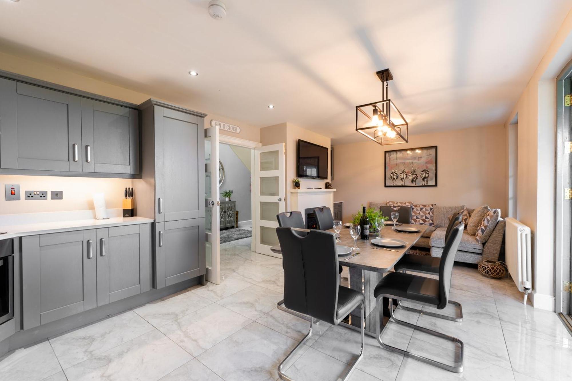 Escape Ordinary At Lough Erne Golf Village Enniskillen Exterior foto